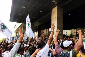 Atingidos por barragens protestam contra decisões da Justiça a favor de mineradoras