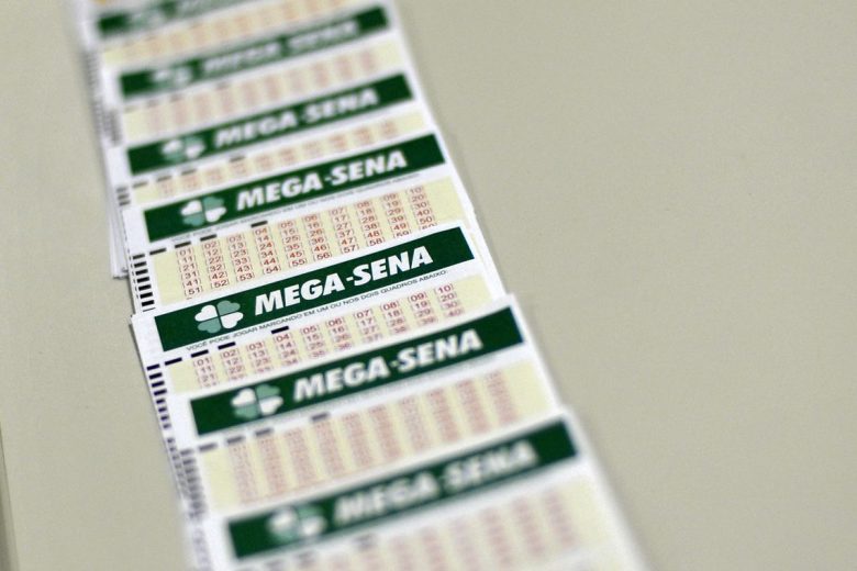 Acumulada, Mega-Sena pode pagar R$ 44 milhões na quarta-feira