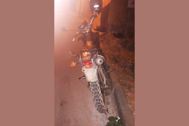 PM apreende motocicleta sem placas na Pedreira, em Itabira