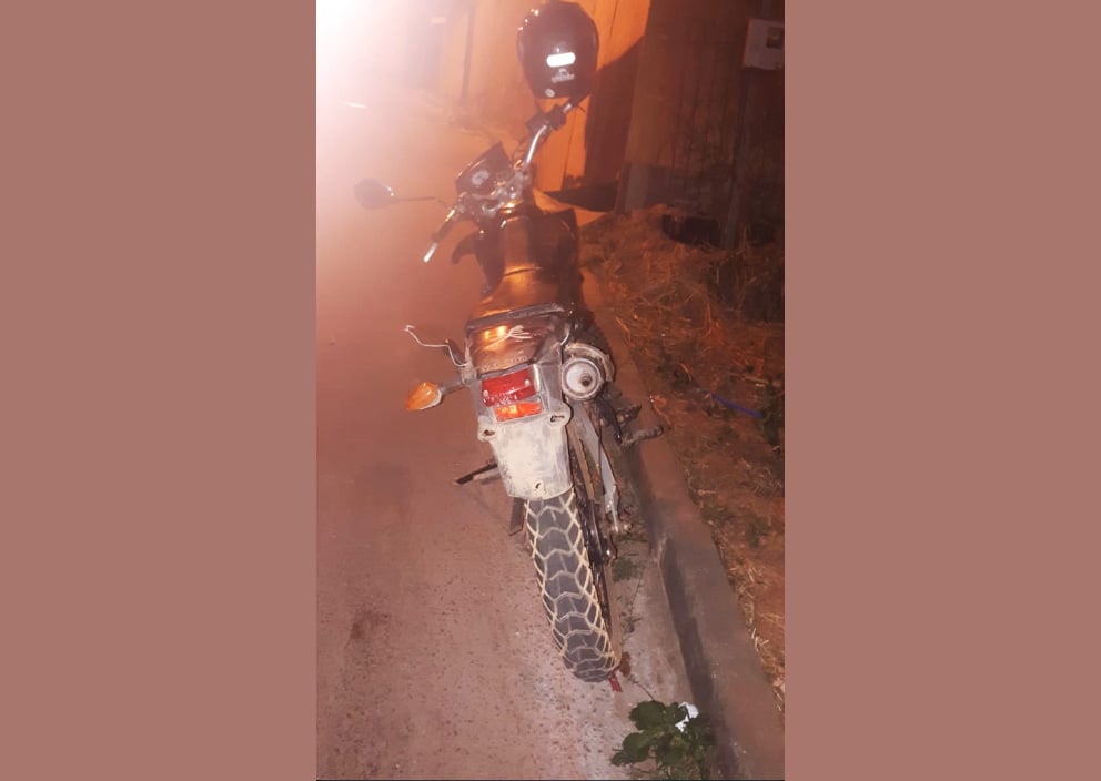 PM apreende motocicleta sem placas na Pedreira, em Itabira