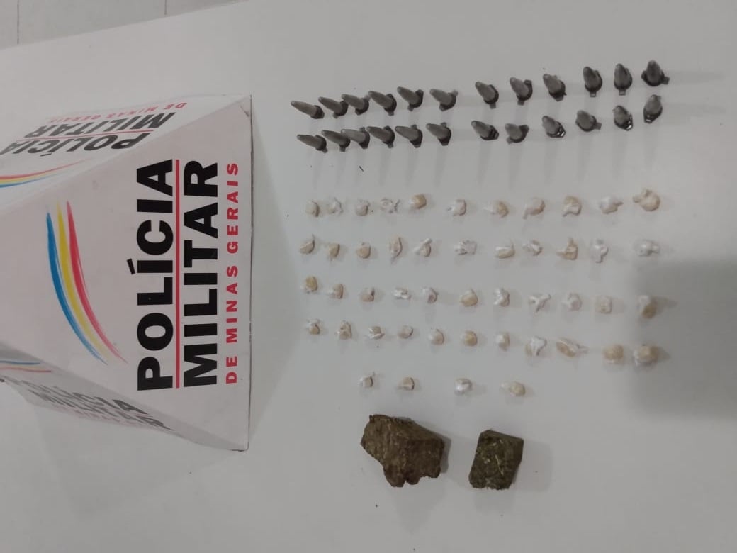 Com ajuda de cão farejador, PM localiza cocaína e crack em matagal em Itabira