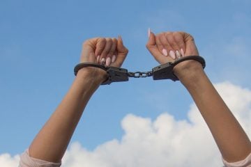 Mulher vai tirar carteira de identidade e acaba presa em João Monlevade