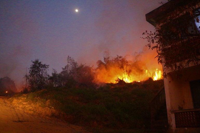 Pela terceira vez em 15 dias, Areão pega fogo em Monlevade