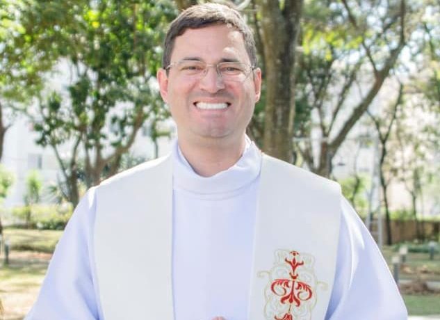 Itabirano padre Márcio completa 13 anos de ordenação sacerdotal