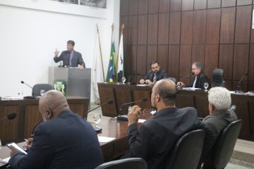Vereadores de Monlevade assinam documento para derrubar decreto da prefeita