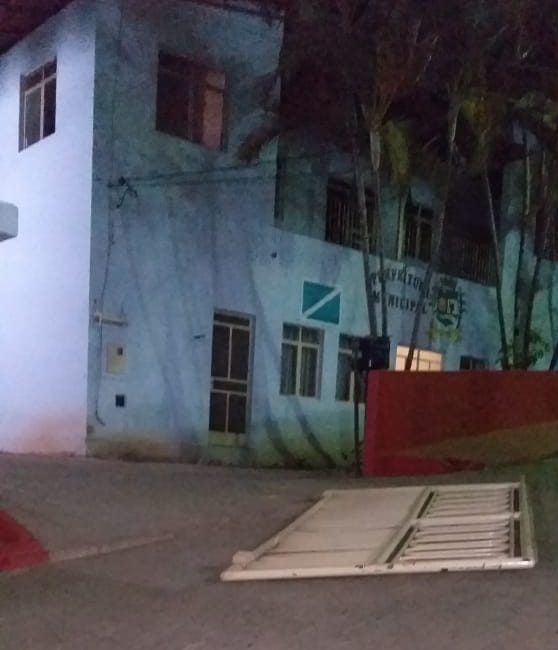 Jovem é preso após furtar e destruir carro de prefeitura