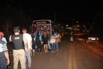 Moradores do Pedreira protestam contra superlotação em ônibus