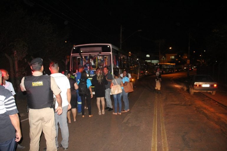 Moradores do Pedreira protestam contra superlotação em ônibus