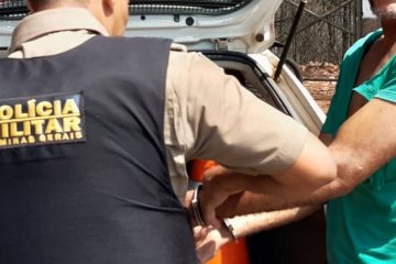 Vítima e populares detêm suspeito de furto e o entregam à PM em Itabira
