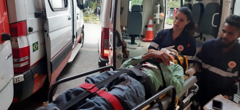 Homem acerta irmão na cabeça com barra de ferro em Itabira