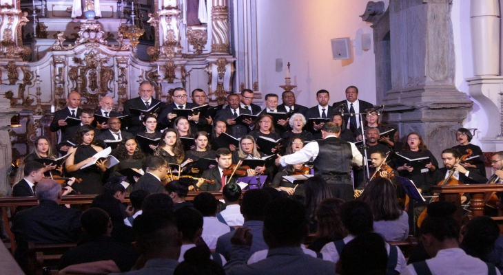 Coral Cidade dos Profetas emociona o público com músicas coloniais mineiras em Mariana