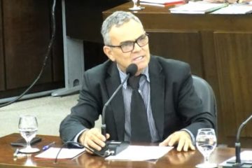 Vereador pede suspensão de projeto que corta folga de servidores