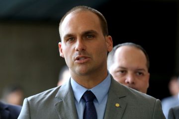 Eduardo Bolsonaro promete novidades dos Estados Unidos após apoio de Trump ao pai