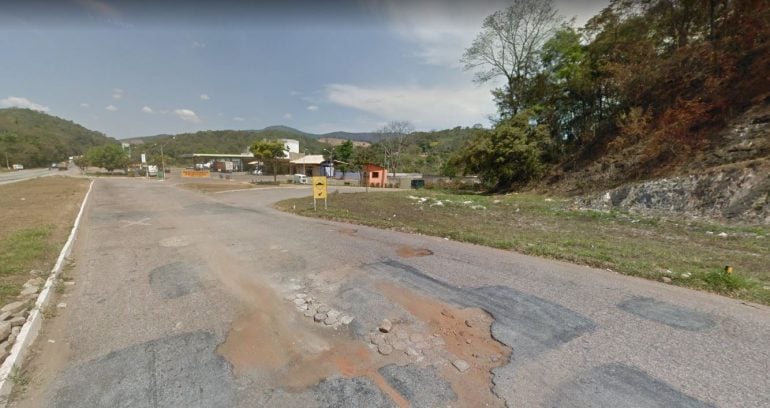 Trânsito é interrompido em estrada secundária que liga São Gonçalo a Santa Bárbara