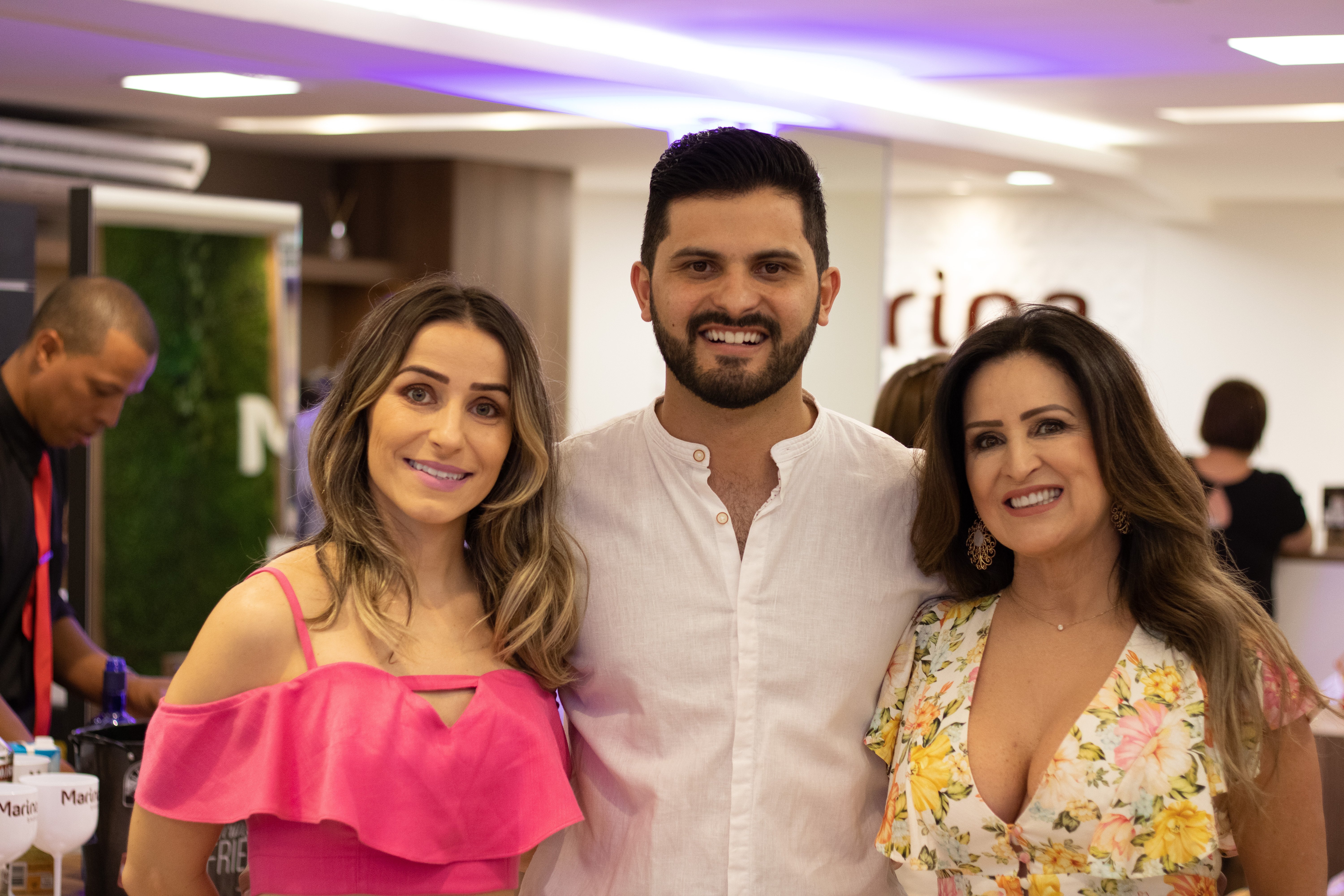 Galeria de fotos – Marina Shoes agora é revendedora da Schutz em Itabira