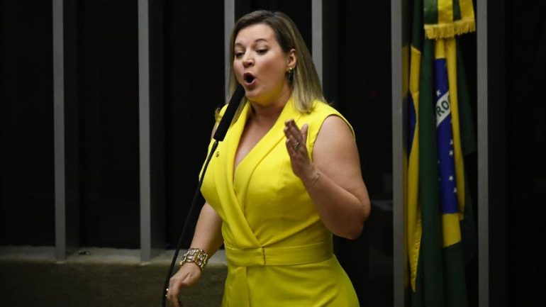 Joice defende discutir expulsão do PSL de deputados bolsonaristas