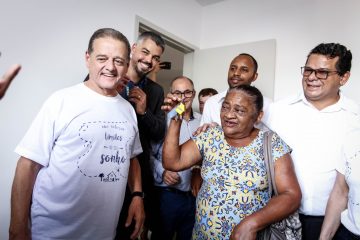 Emoção marca entrega das chaves dos 400 apartamentos populares em Itabira
