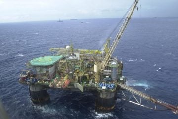 Petroleiros suspendem início de greve