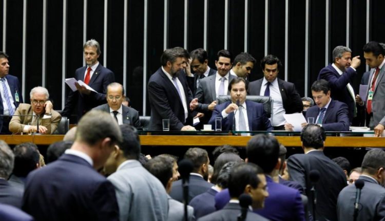 Deputados aprovam projeto que trata da cessão onerosa do pré-sal
