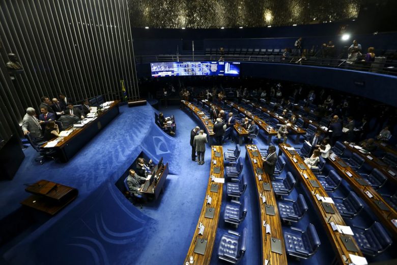 Senado aprova socorro de R$ 125 bilhões a estados e municípios
