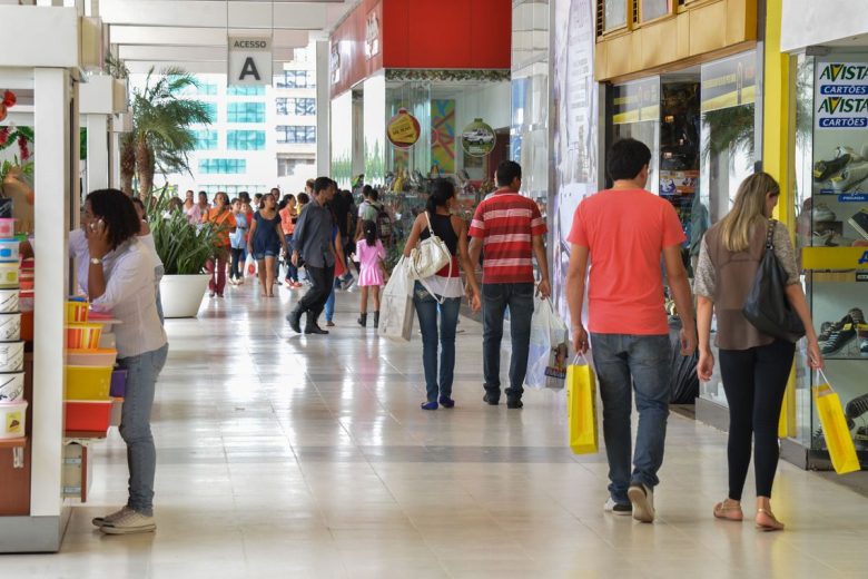 Oferta de vagas no comércio para o Natal será a maior em seis anos, estima CNC Oferta de vagas no comércio para o Natal será a maior em seis anos, estima CNC