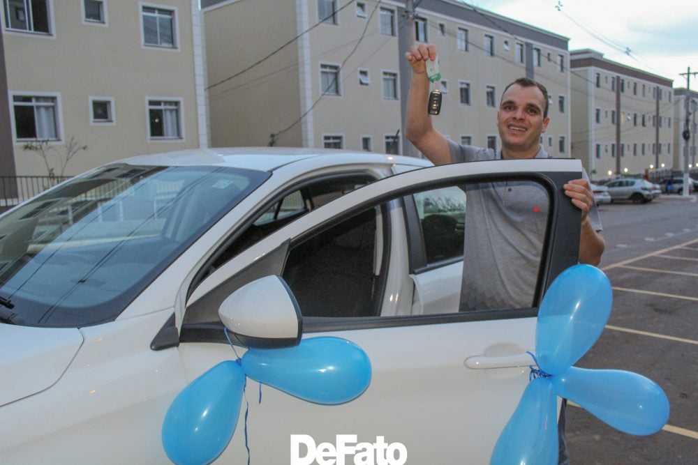 MD Predial entrega um carro para proprietário do condomínio Castanheira