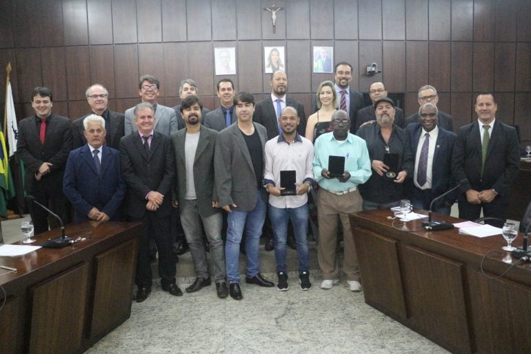 Câmara de Monlevade condecora destaques culturais de 2019