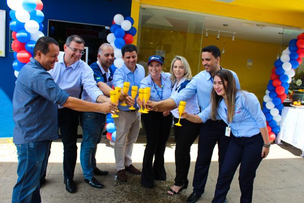 Érica Coelho, gerente comercial da ALE, Renato Rocha, diretor comercial da ALE, e Paulo Fernandes, gerente regional da ALE, participaram do evento