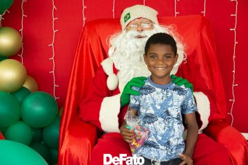 Papai Noel recebe crianças na Praça 7 em Monlevade