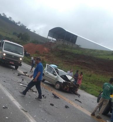 PRF interdita rodovia em Monlevade após acidente com três veículos