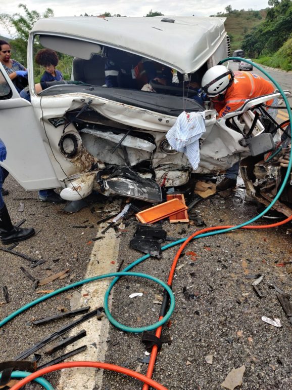 Homem tem as pernas fraturadas em grave acidente em Nova Era