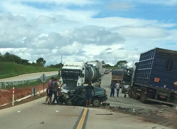 Acidente grave na BR-381 deixa trânsito lento neste sábado (30)