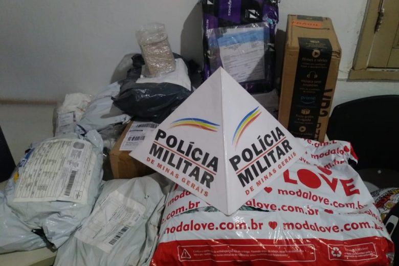 Dupla é presa após saquear caminhão dos Correios que tombou na pista