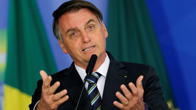 Bolsonaro nega troca de ministros da Educação, Casa Civil e Turismo