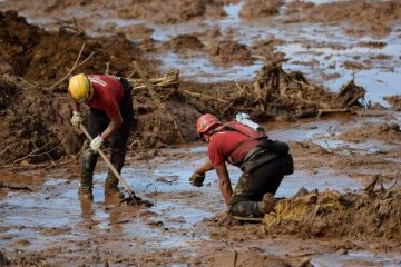 Bombeiros localizam parte de corpo em Brumadinho