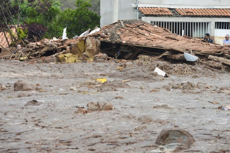 Perícia lista problemas em escolas de área afetada por lama da Samarco