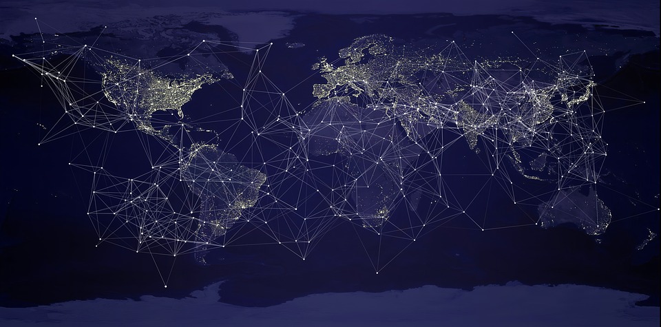 Internet completa 50 anos cercada de polêmicas