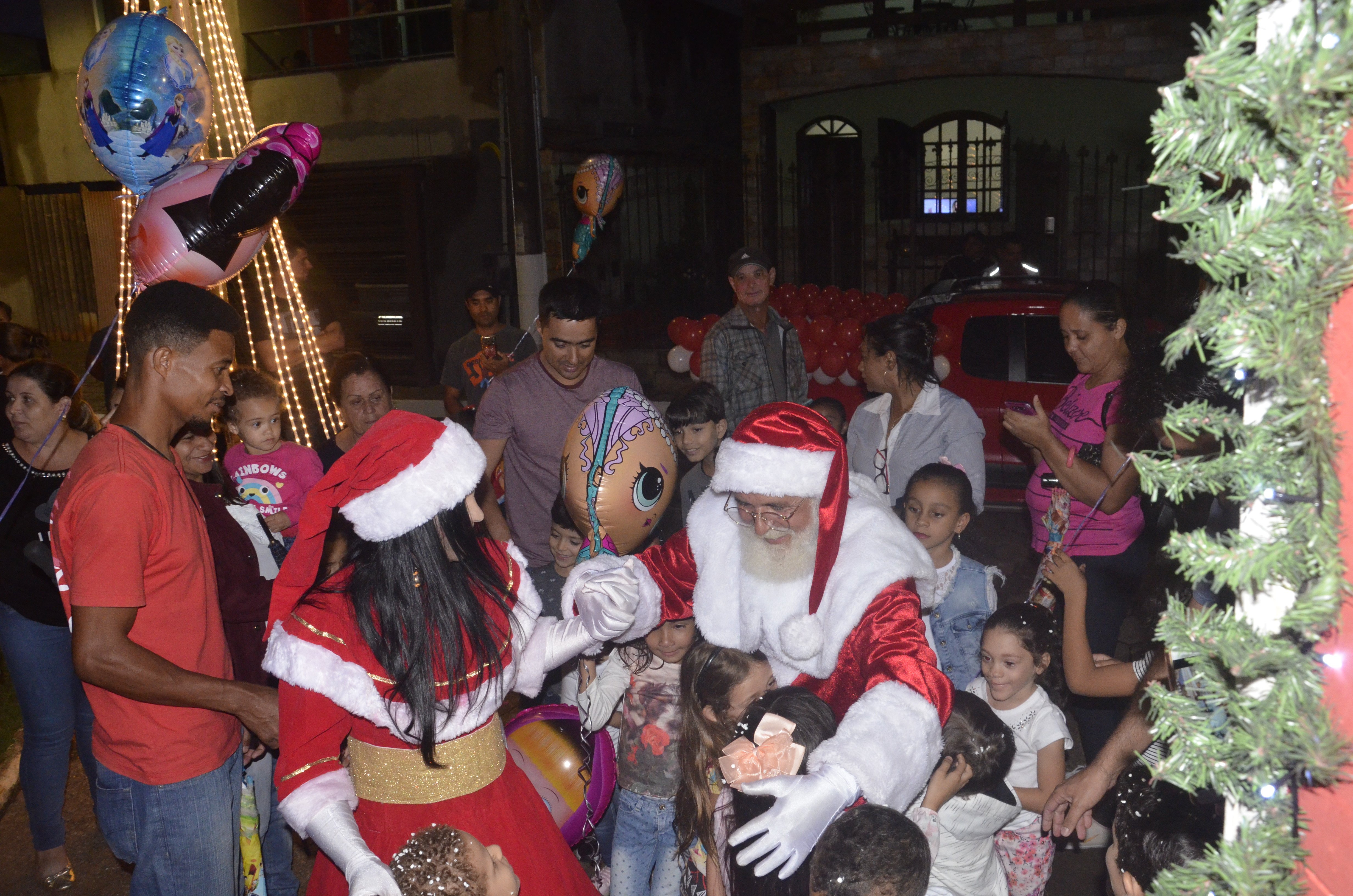 São Gonçalo acende luzes de Natal e recebe Papai Noel nesta sexta