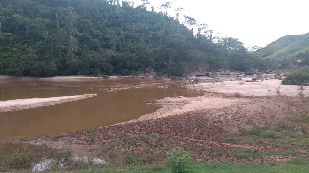 Adolescente salva primo mais novo, mas morre afogado no rio Santo Antônio, em Ferros