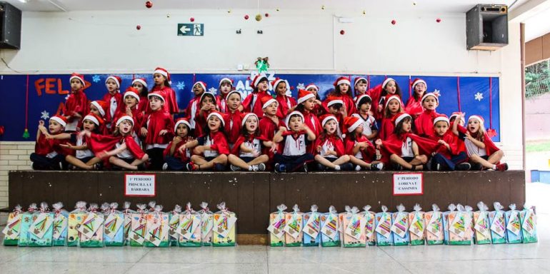 Crianças da FIDE encantam no Auto de Natal da instituição