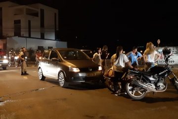 Colisão entre carro e moto deixa uma pessoa ferida em Itabira