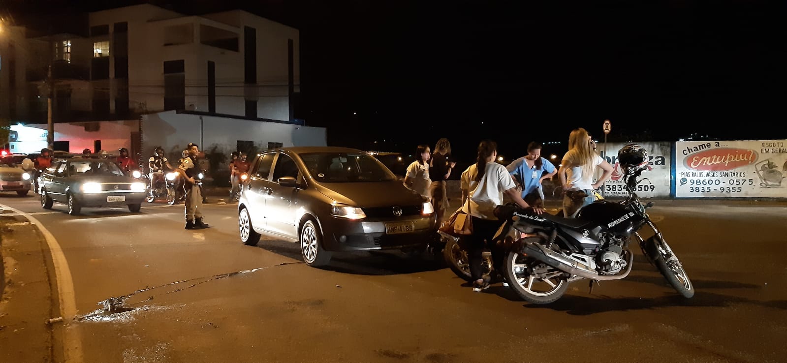 Colisão entre carro e moto deixa uma pessoa ferida em Itabira