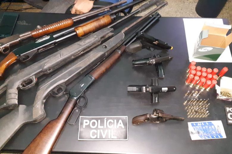 Polícia Civil apreende arsenal de armas de fogo em Ferros