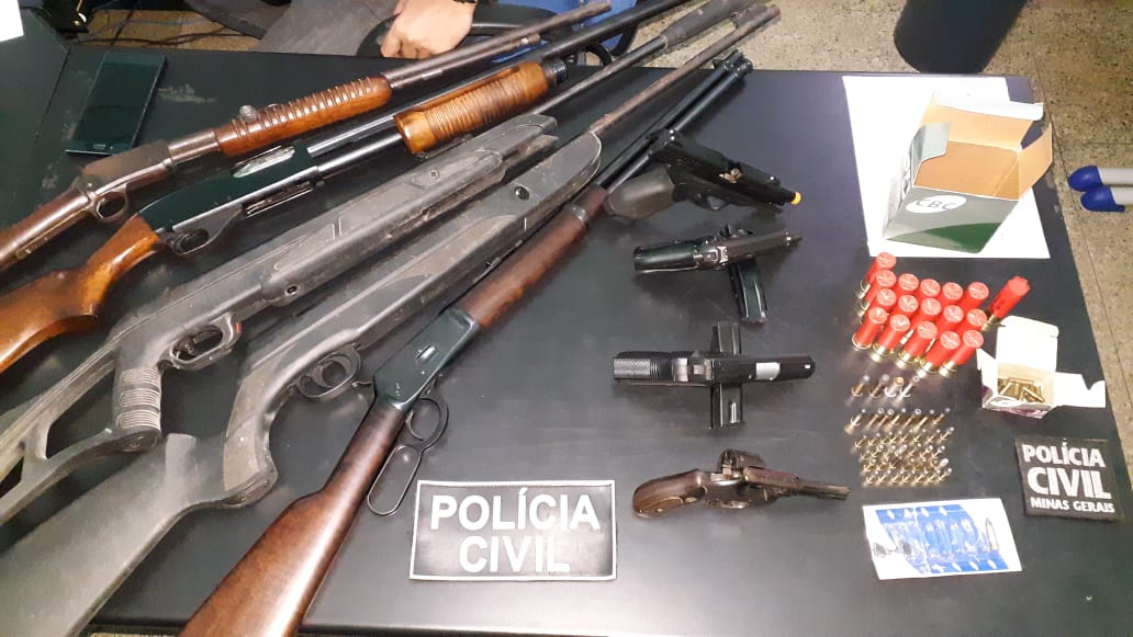 Polícia Civil apreende arsenal de armas de fogo em Ferros