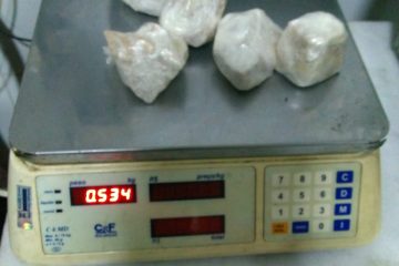 Motoqueiro tenta escapar de blitz, mas é preso em flagrante com pedras de crack