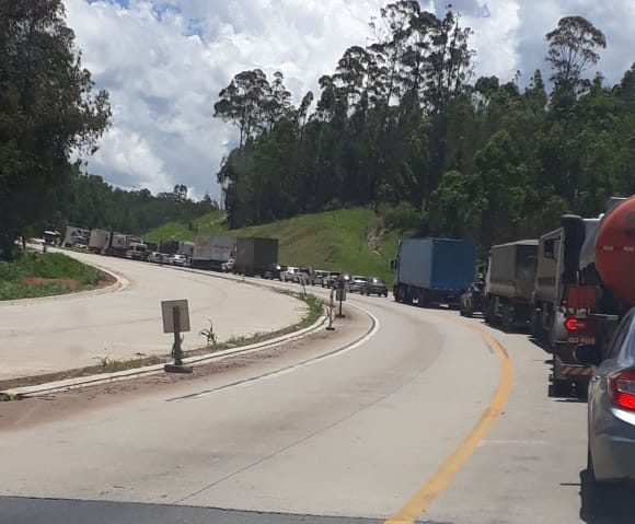 BR-381 já registra trânsito lento e acidentes nos dias que antecedem feriados de fim de ano 