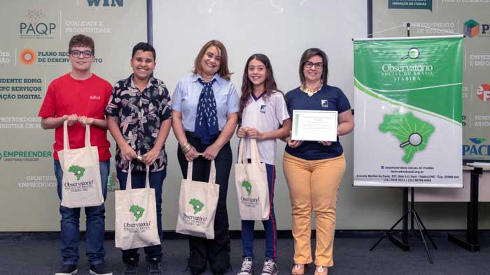 Itabirana vence concurso de redação da CGU e é homenageada pela Câmara