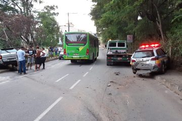 Motorista alcoolizado e sem habilitação provoca acidente envolvendo viatura em Itabira
