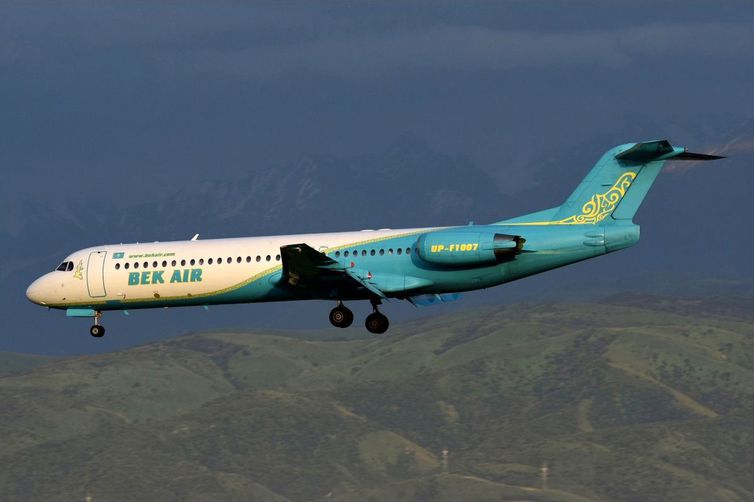 aviao-cai-no-Cazaquistao-e-mata-pelo-menos-15-pessoas (1)