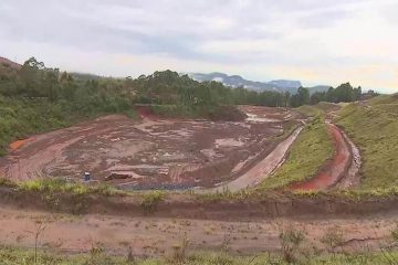 Barragem transborda devido à forte chuva em Congonhas